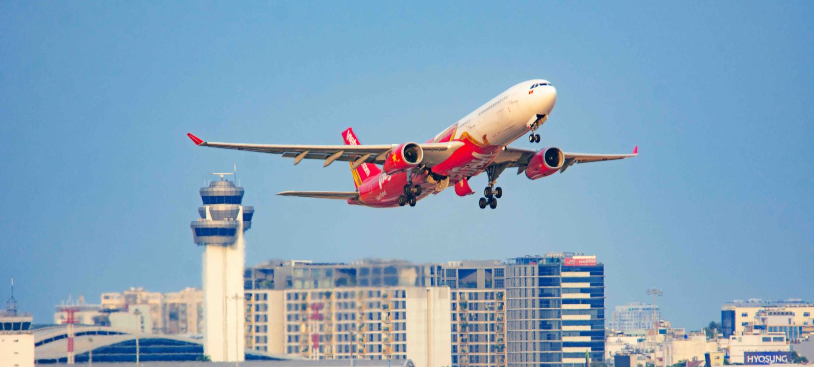 Vietnam''''s VietJet Celebrates 200 Million Passengers with 20% Discount for Indian Travelers.